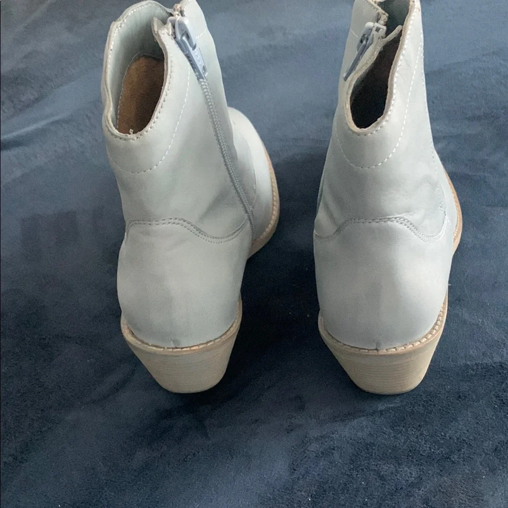 NWOT Blue Leather Western Ankle Boots with Zipper. - Picture 3 of 6